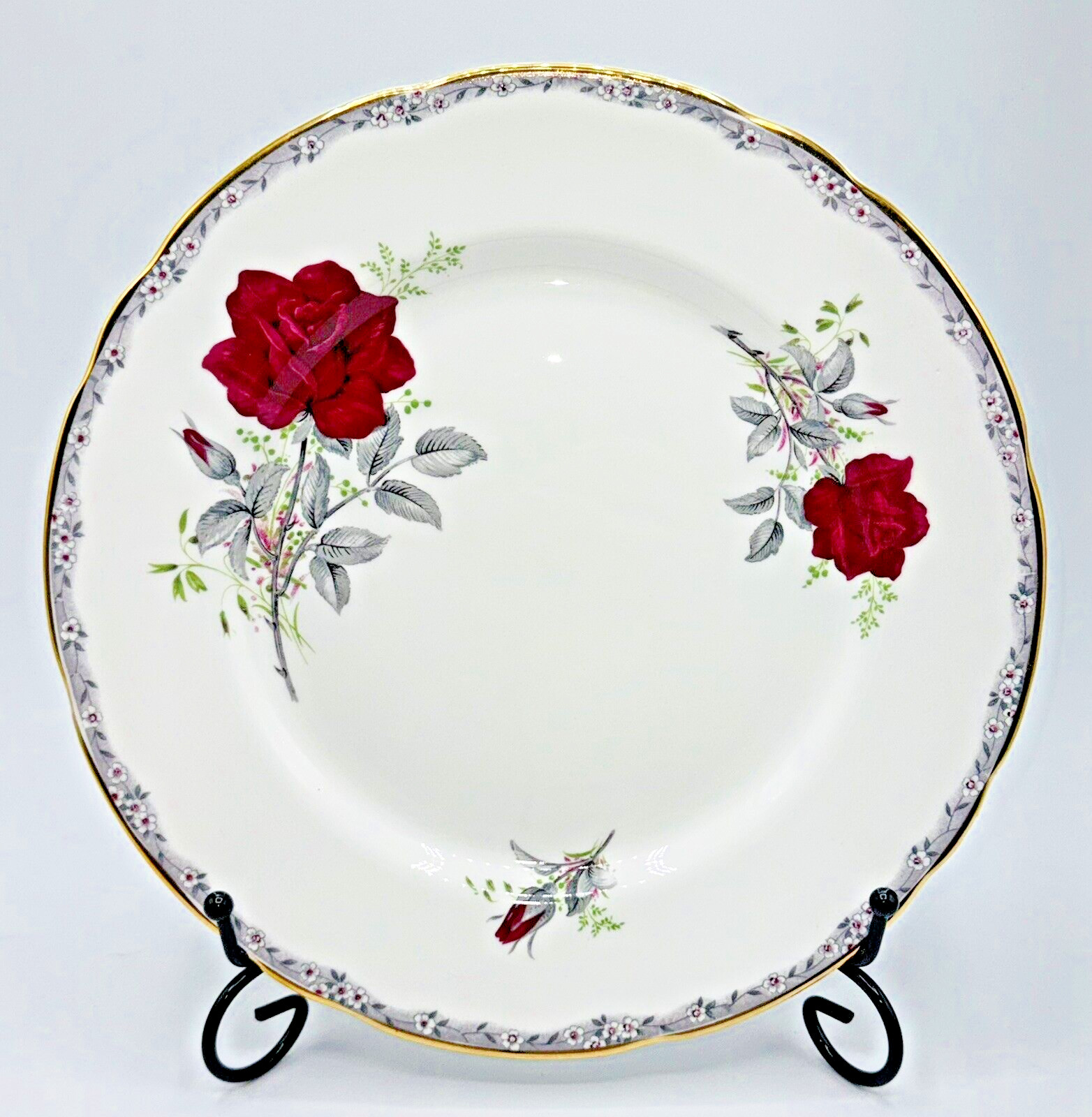Royal Stafford Roses Remember Scalloped England Small Dinner Plate 9.25\