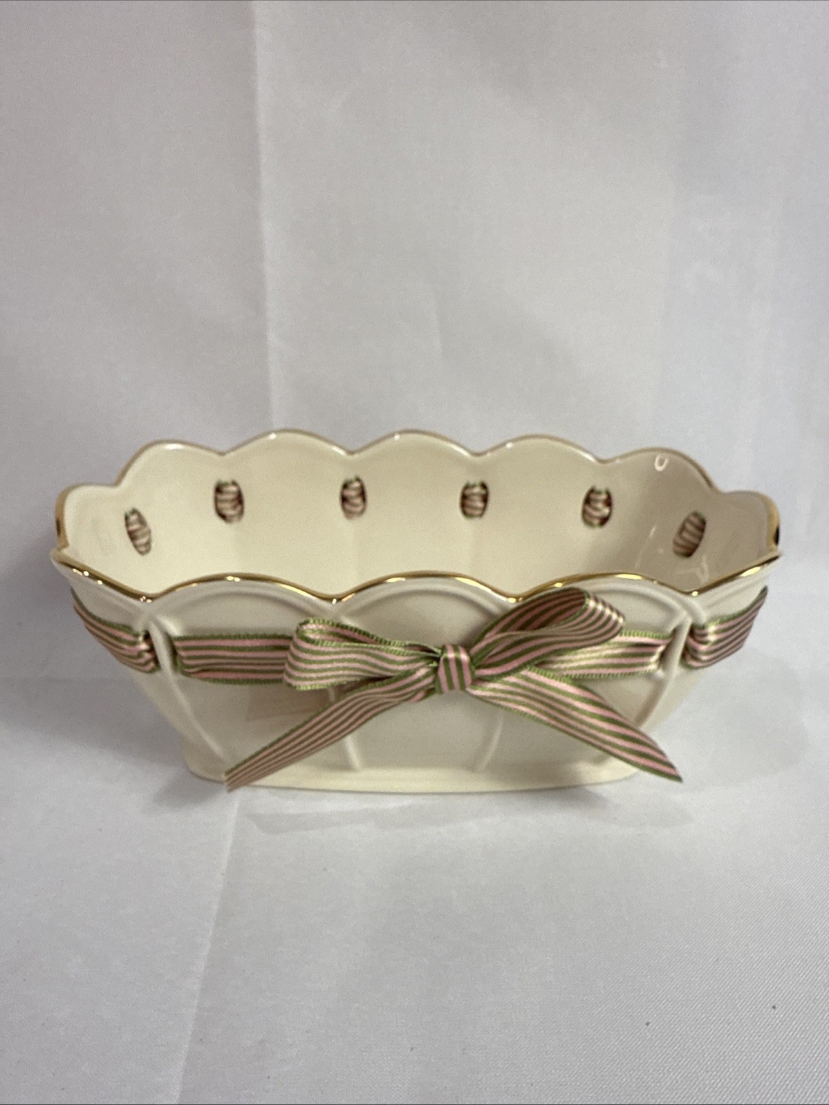 Vintage Lenox Great Giftables Collection Sm Pierced Bowl w Weaved Ribbon. NIB. Vintage Lenox Great Giftables Collection Sm Pierced Bowl w Weaved Ribbon. NIB.