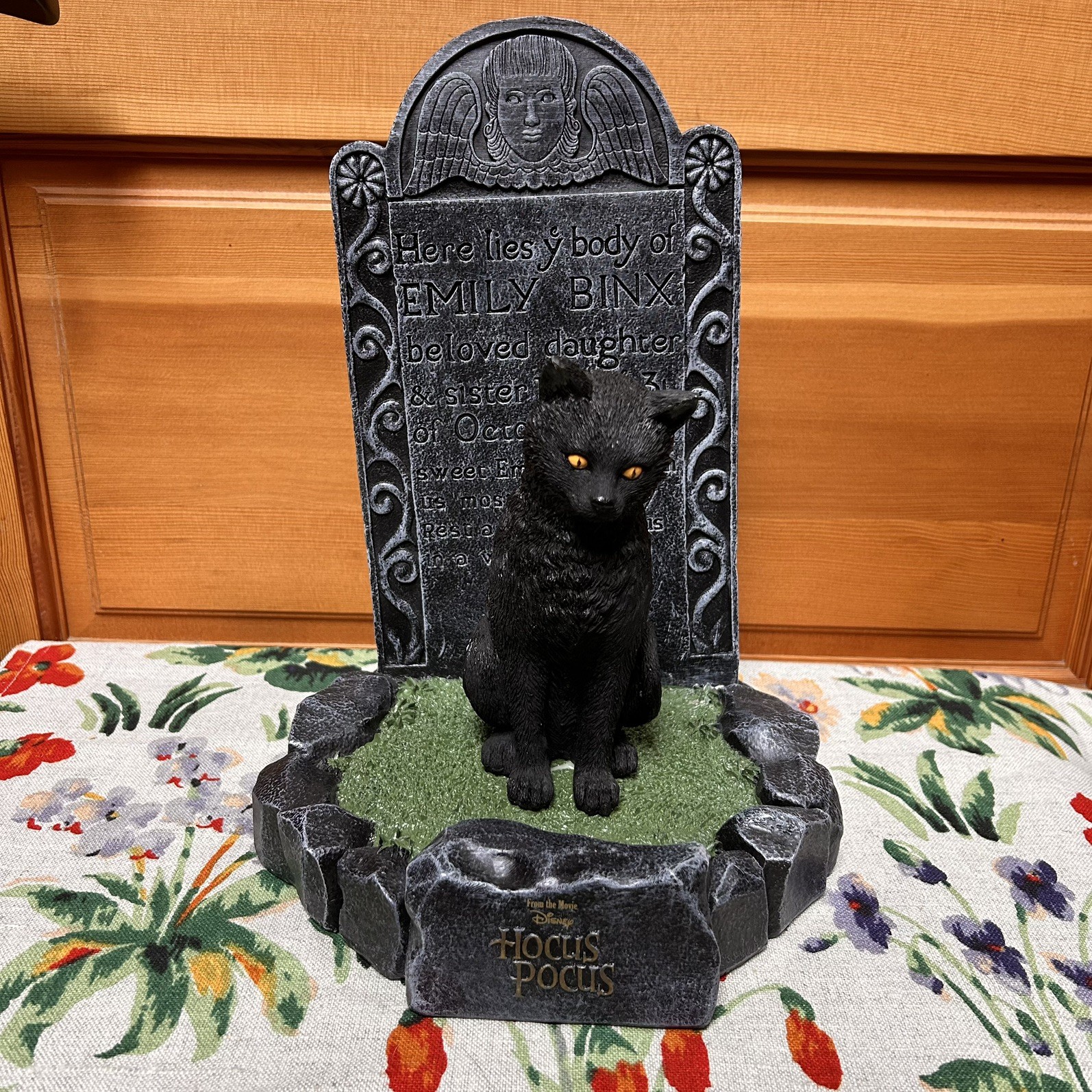 Disney Hocus Pocus Halloween Decor Black Cat Emily Binx Tombstone 11.5\
