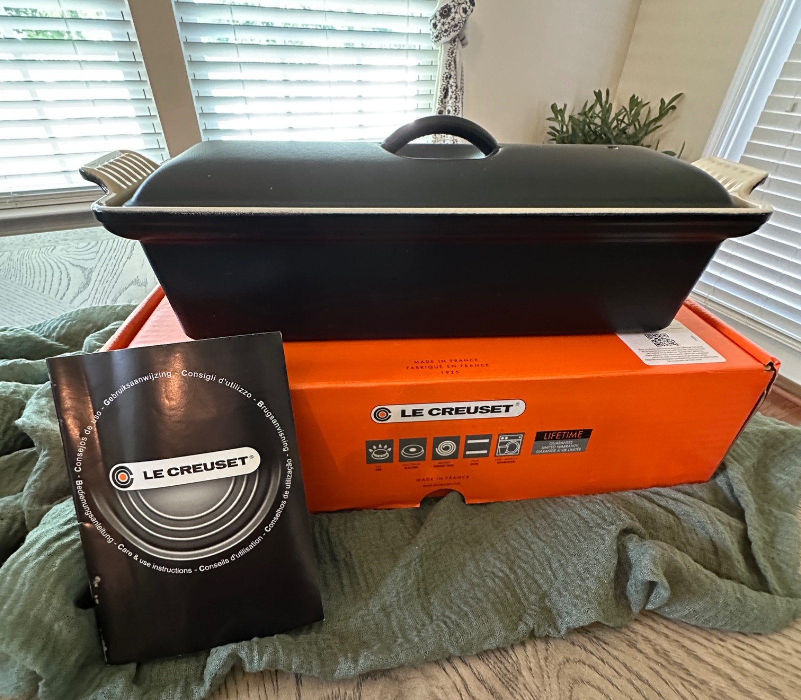 NEW Le Creuset Enameled Cast Iron Terrine, 2 qt., Licorice (matte black) NEW Le Creuset Enameled Cast Iron Terrine, 2 qt., Licorice (matte black)