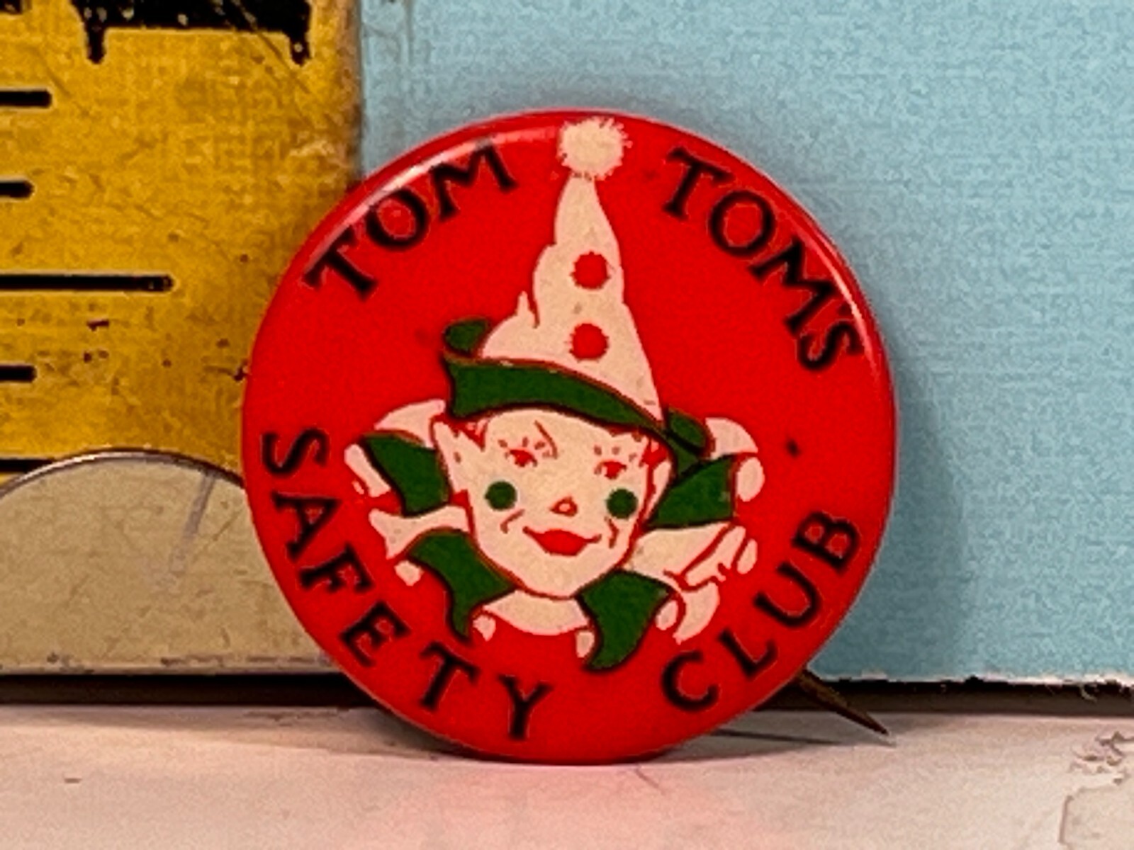 Vintage Tom Tom\'s Safety Club London Guarantee & Acc Ins Newark, NJ Pinback. Vintage Tom Tom\'s Safety Club London Guarantee & Acc Ins Newark, NJ Pinback.