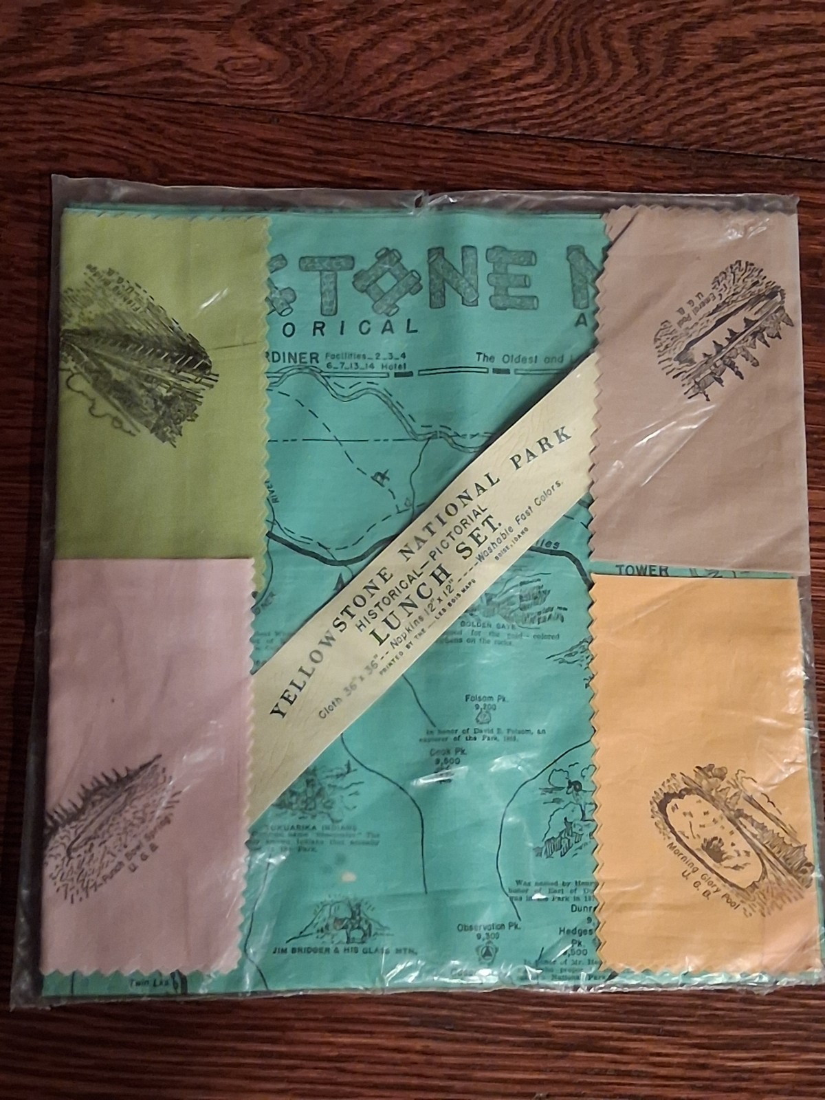 Vintage Yellowstone Souvenir Map Tablecloth Pictorial 1940s Luncheon NEW OLD