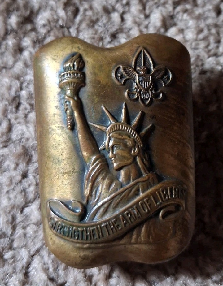 VINTAGE BOY SCOUTS STATUE OF LIBERTY BRASS BSA NECKERCHIEF SCARF SLIDE Original 