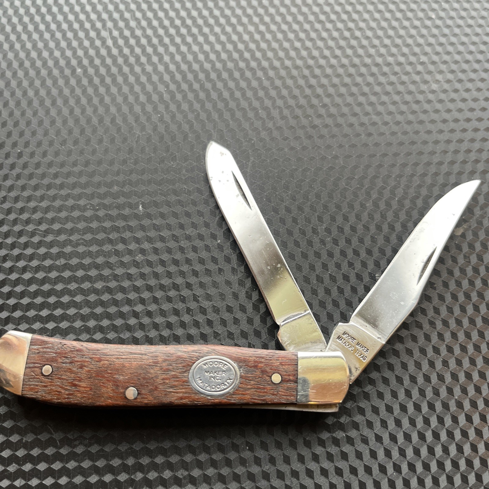 VINAGE MOORE MAKER TRAPPER POCKET KNIFE VINAGE MOORE MAKER TRAPPER POCKET KNIFE