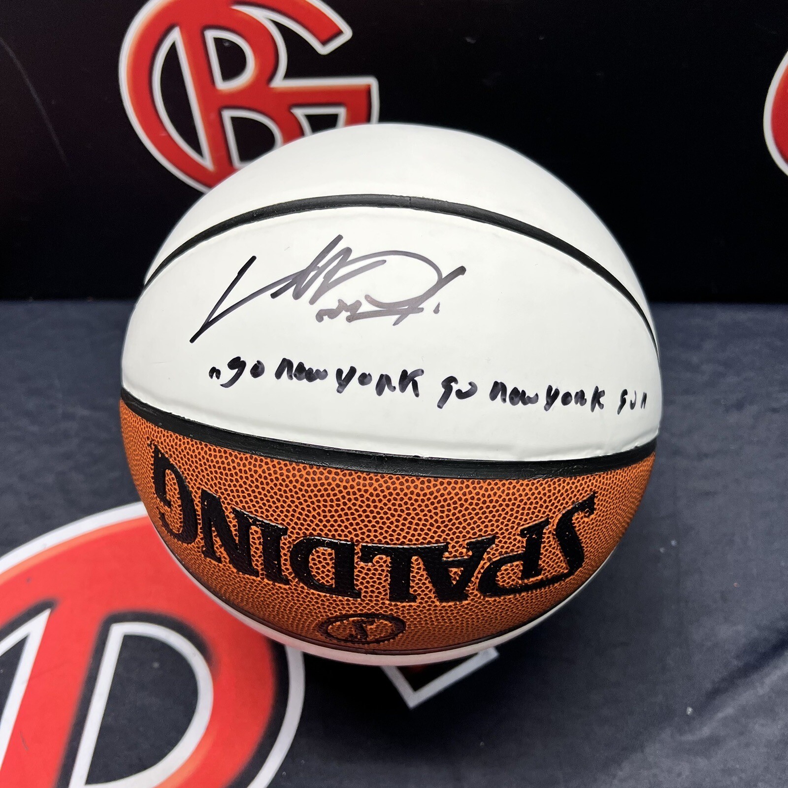 Charles Oakley Signed Inscribed Spalding White Panel Knicks Basketball CX
