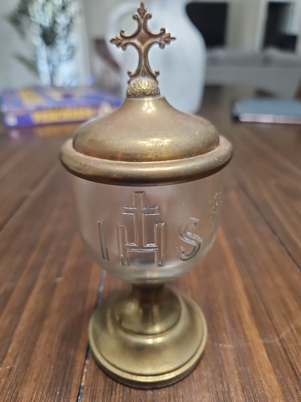 EARLY VINTAGE CATHOLIC CHURCH CIBORIUM. 48 EARLY VINTAGE CATHOLIC CHURCH CIBORIUM. 48