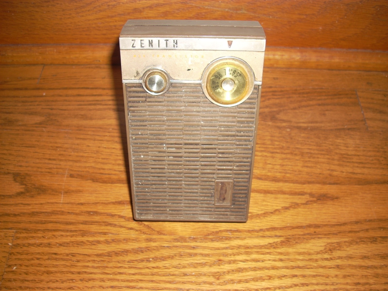 Vintage Zenith Royal  265 Transistor Radio Not Working AS-IS for Parts or Repair