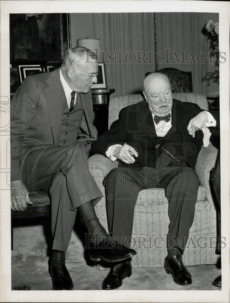 1953 Press Photo Secretary John Dulles and Winston Churchill speak in New York