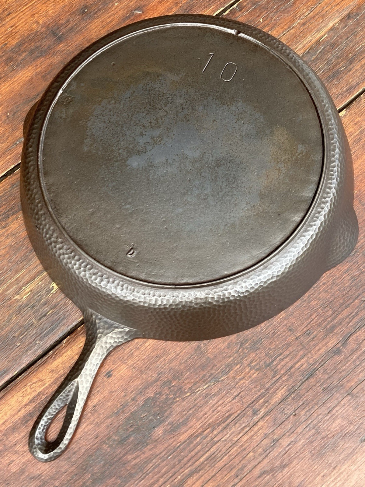 Lodge Hammered #10 Cast Iron Skillet