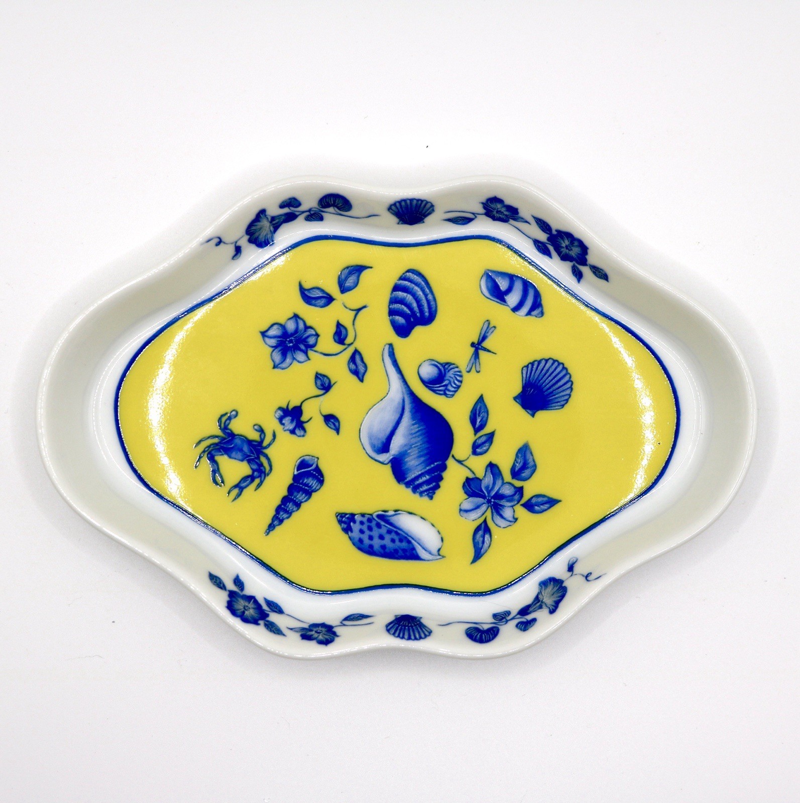 Vintage Lynn Chase Costa Azzurra Small Leaf Dish Porcelain Shell Trinket Tray Vintage Lynn Chase Costa Azzurra Small Leaf Dish Porcelain Shell Trinket Tray