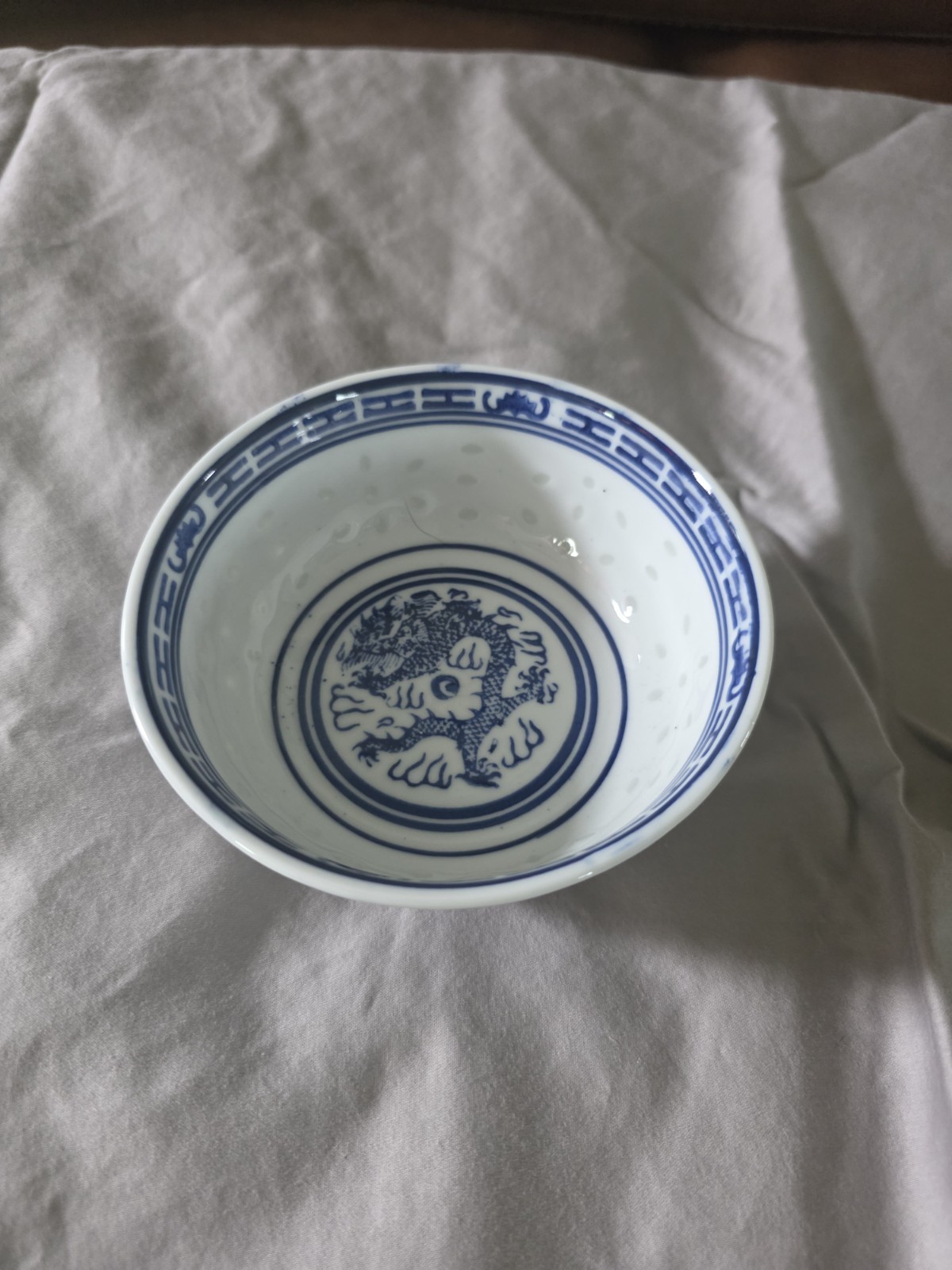 Vintage Chinese Blue & White Porcelain Rice Eye Grain Dragon Bowl 4.5