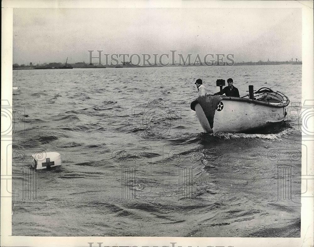 1941 Press Photo Blood Plasma dropped by Paracute from Navy Plane.
