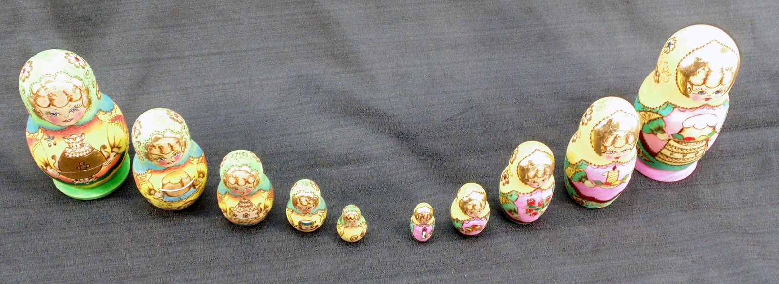 Lot 2 Vintage Hand Painted Russian Wood Nesting Dolls 5-Piece Signed By Artist Lot 2 Vintage Hand Painted Russian Wood Nesting Dolls 5-Piece Signed By Artist