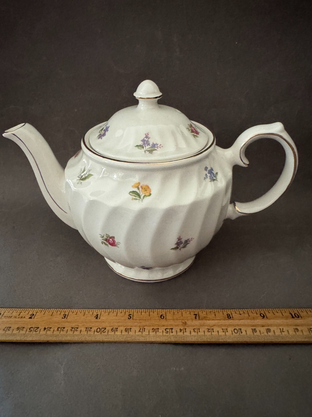 WINDSOR ENGLAND FORAL FLOWER GOLD TRIM RIBBED TEAPOT  TEA POT VINTAGE