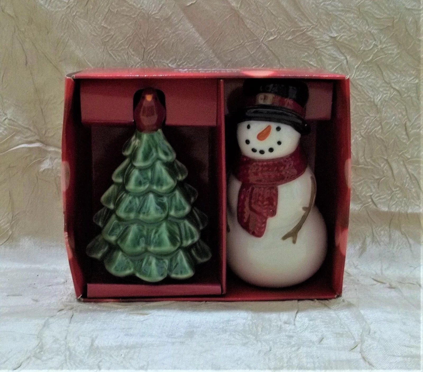St Nicholas Square Snowman & Christmas Tree Ceramic Salt & Pepper Shakers New St Nicholas Square Snowman & Christmas Tree Ceramic Salt & Pepper Shakers New
