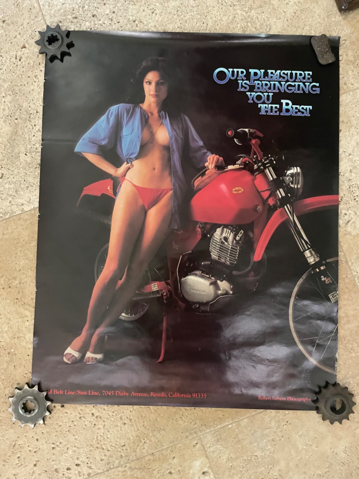 vintage Gold Belt/Sun Line motorcycle protective wear/Garage girl wallpaper/70\'s