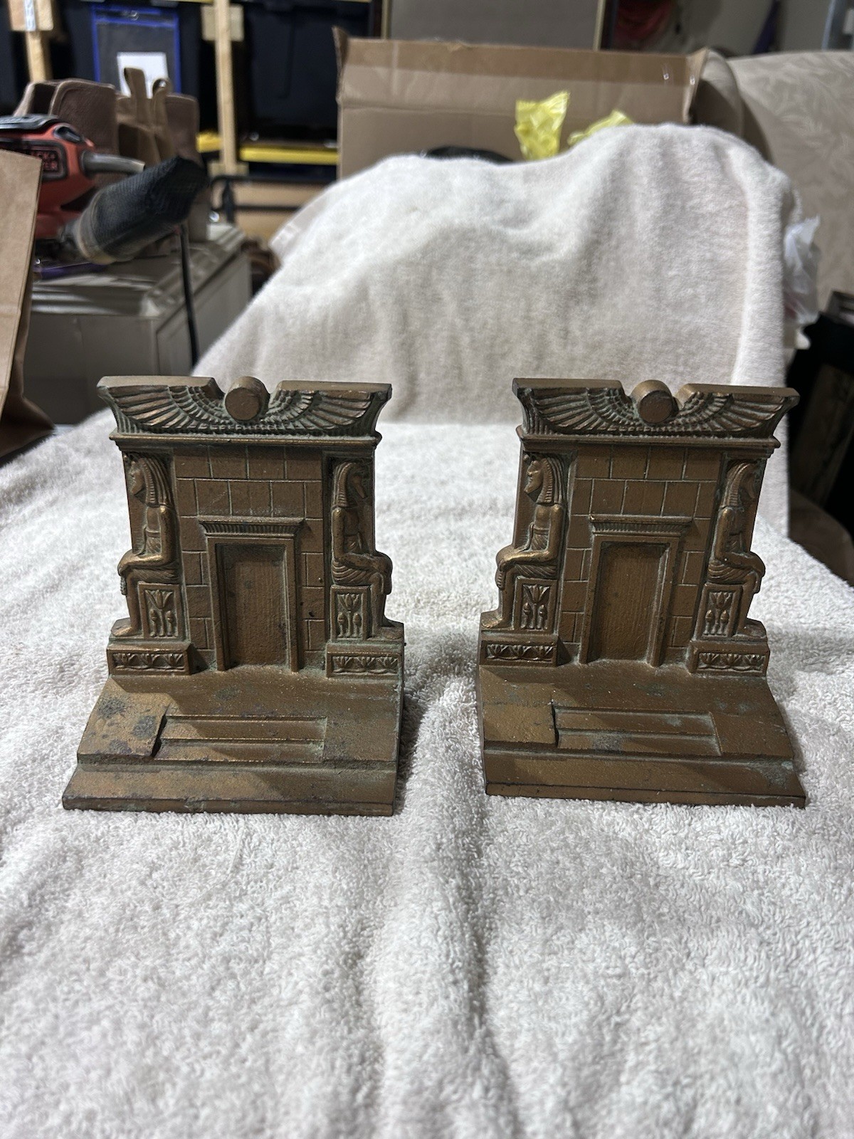 ANTIQUE BRADLEY HUBBARD USA ART DECO EGYPTIAN PHARAOH CAST IRON STATUE BOOKENDS 