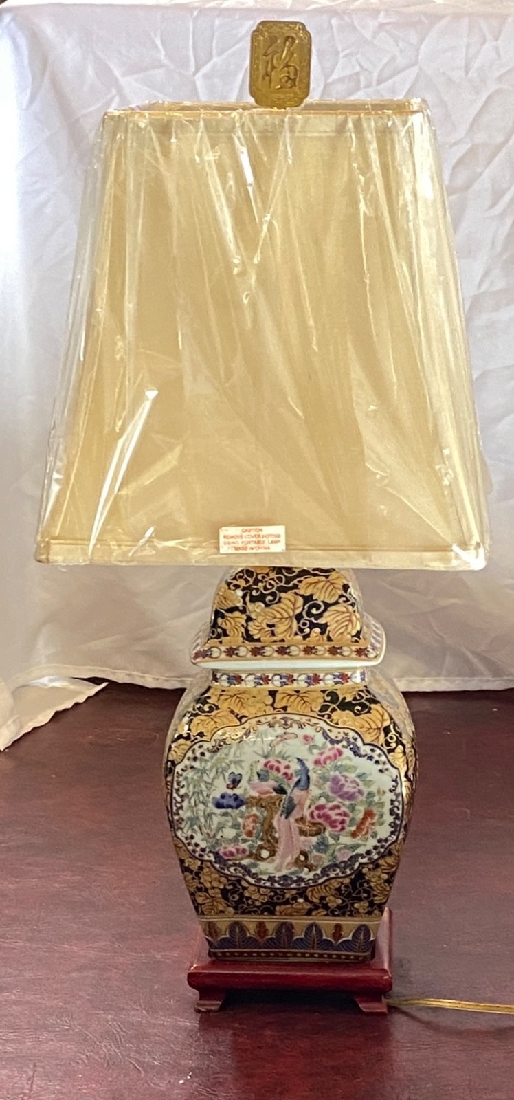 VTG Chinoiserie Porcelain Table Lamp Rose Medallion Birds Floral Figures 24\