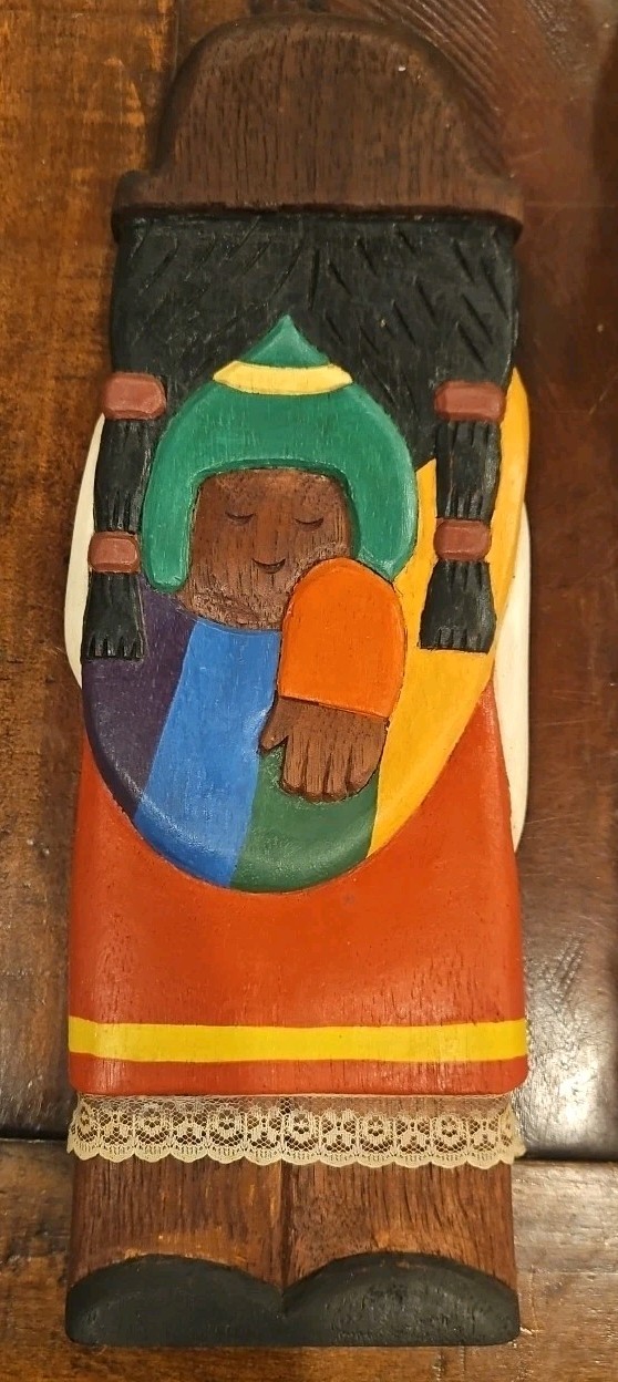 Authentic VTG Malin Artísticos hand-carved wooden folk art Bolivian sculpture.
