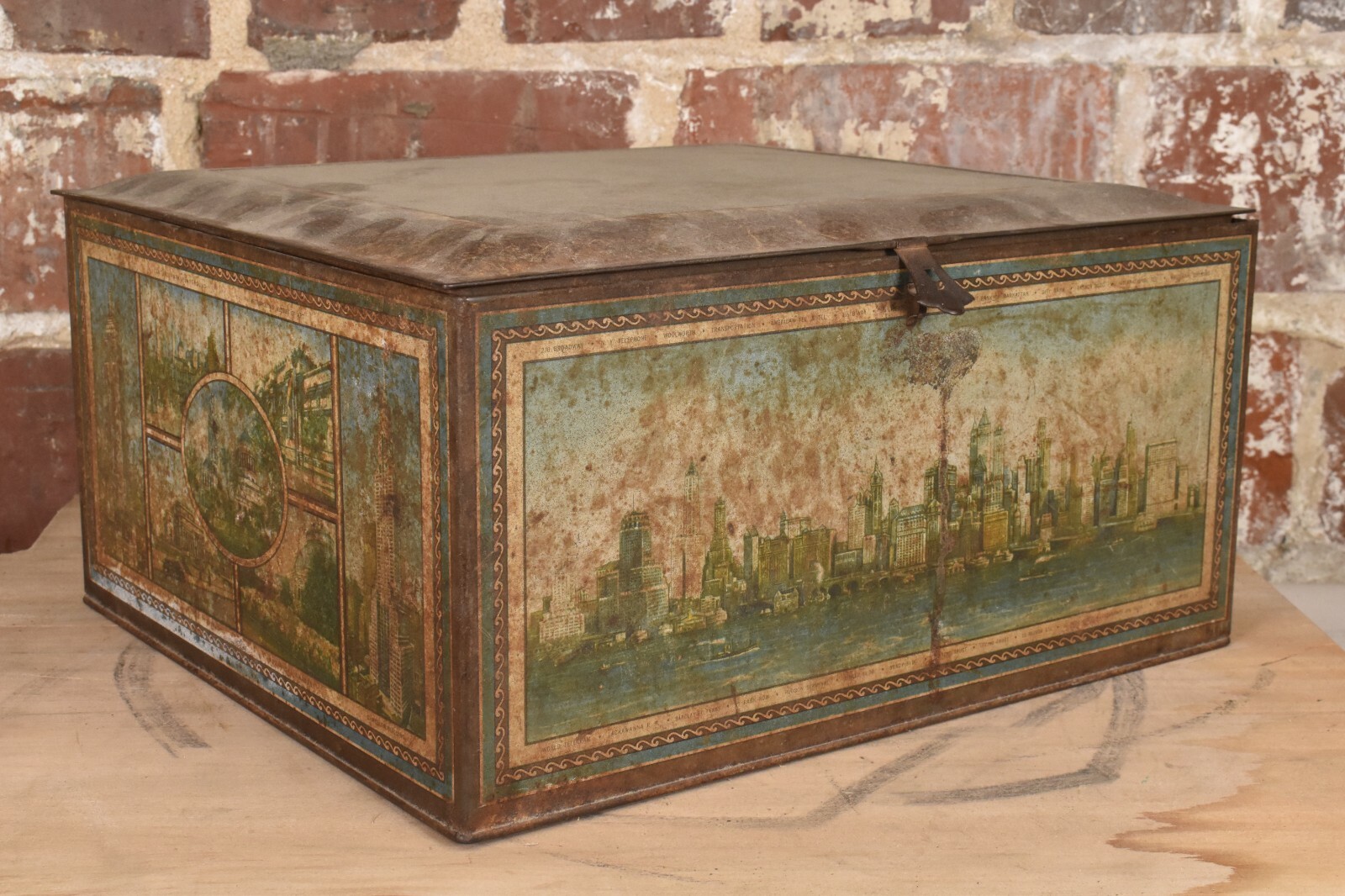 Vintage Caldwell\'s New York City Manhattan Advertisement Metal Box Biscuit Tin