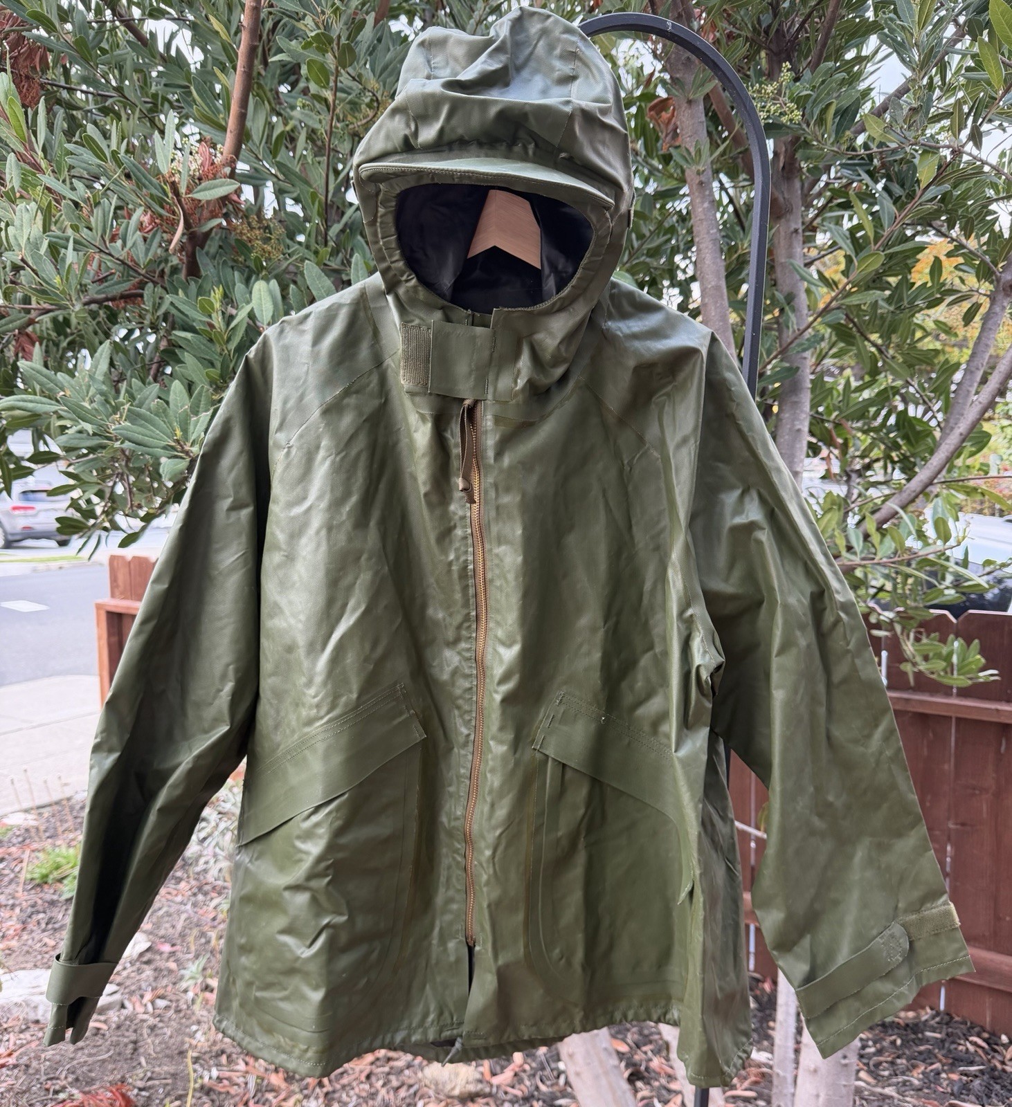 US GI VINTAGE PARKA WET WEATHER NOS GREEN NEW MFD 9- 1988 DLA-100-87 SIZE MEIDUM US GI VINTAGE PARKA WET WEATHER NOS GREEN NEW MFD 9- 1988 DLA-100-87 SIZE MEIDUM
