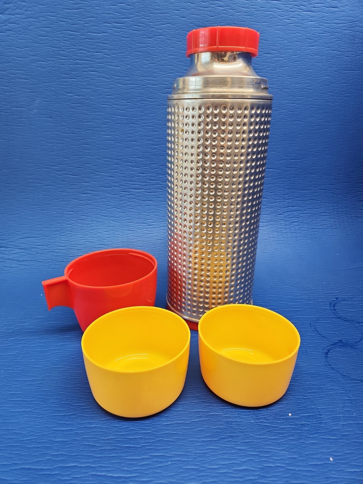 Vtg 1960s Aladdin Thermo King 71B Thermos Dimpled Aluminum Red Lid With Cups