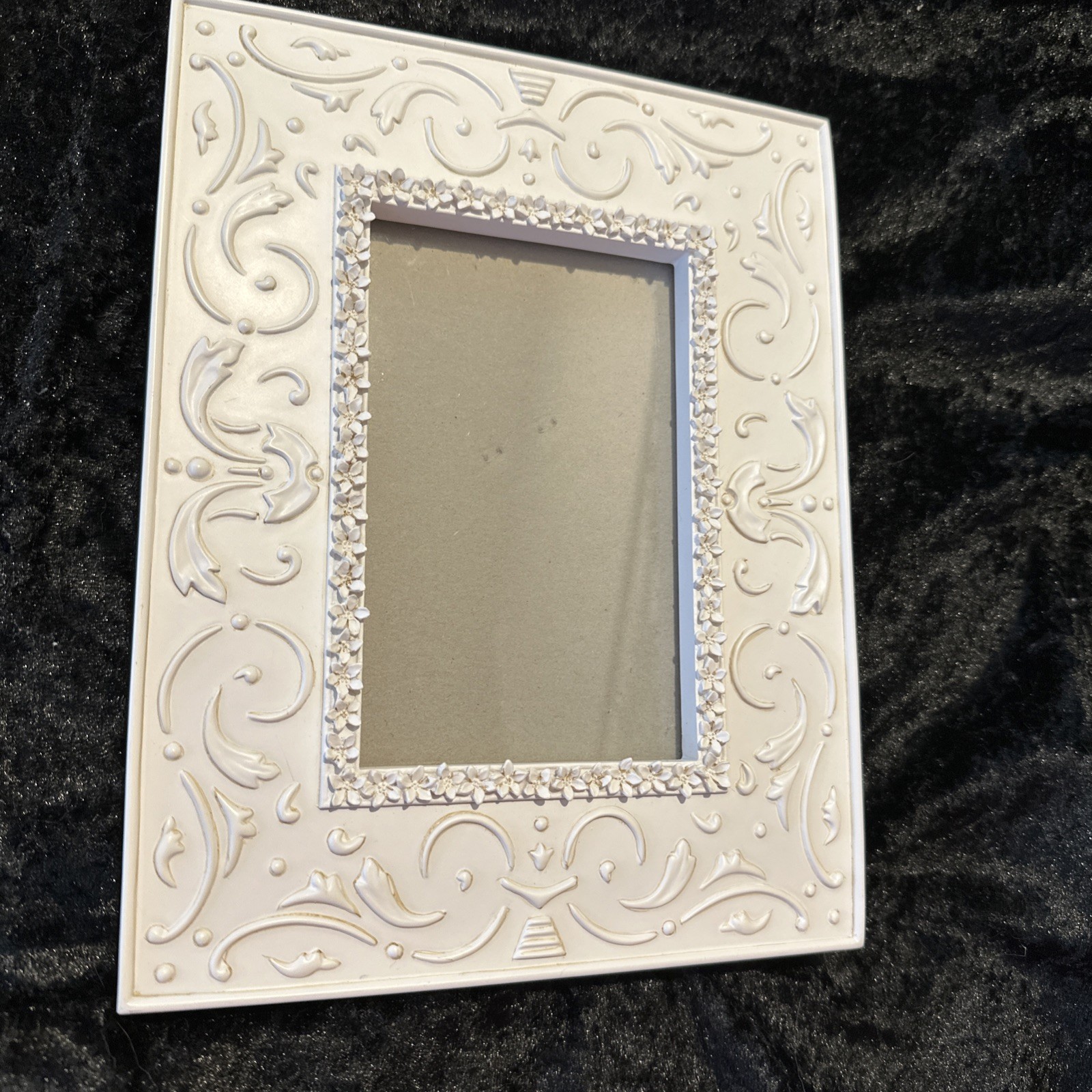 White Country French Frame Size 10 X 7.5 Photo Size 5.5” X 3.5” 3D