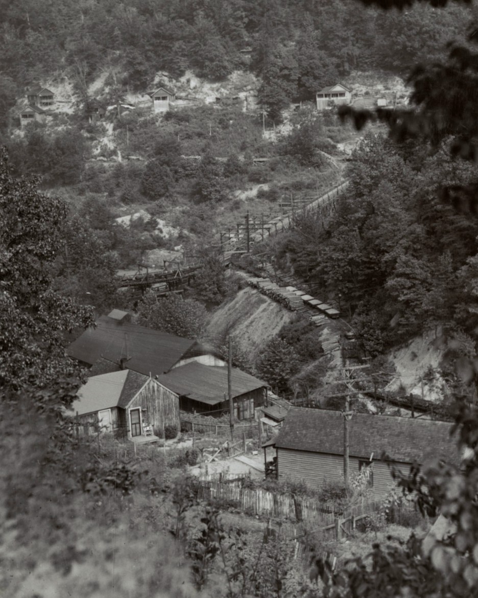 Barthell Mine of Stearns Coal & Lumber Co Paunch Creek Kentucky 8x10 photo 1940