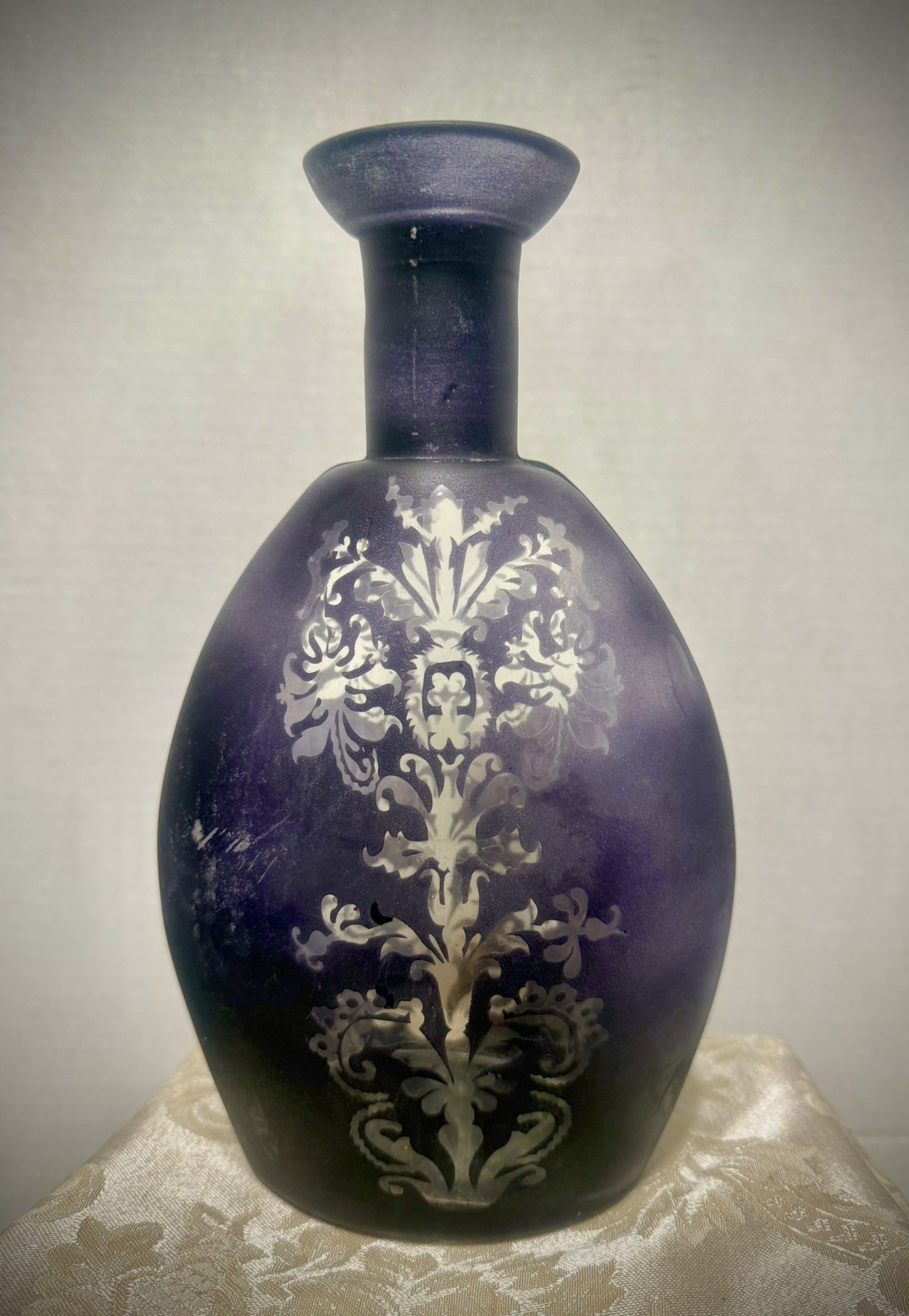 BEAUTIFUL FROSTED BLACK AMETHYST PURPLE ETCHED ART GLASS VASE