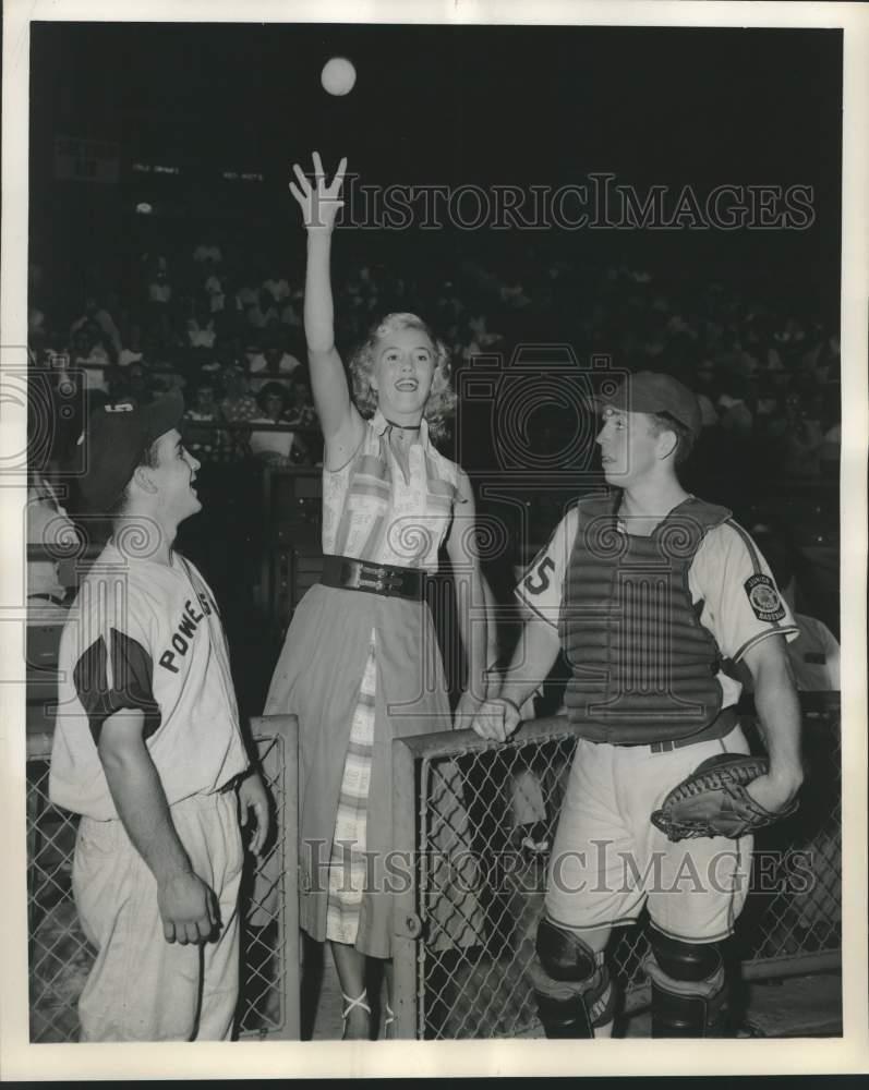 1953 Press Photo Sandy Wirth Throws First Ball In Miami For Little World Series