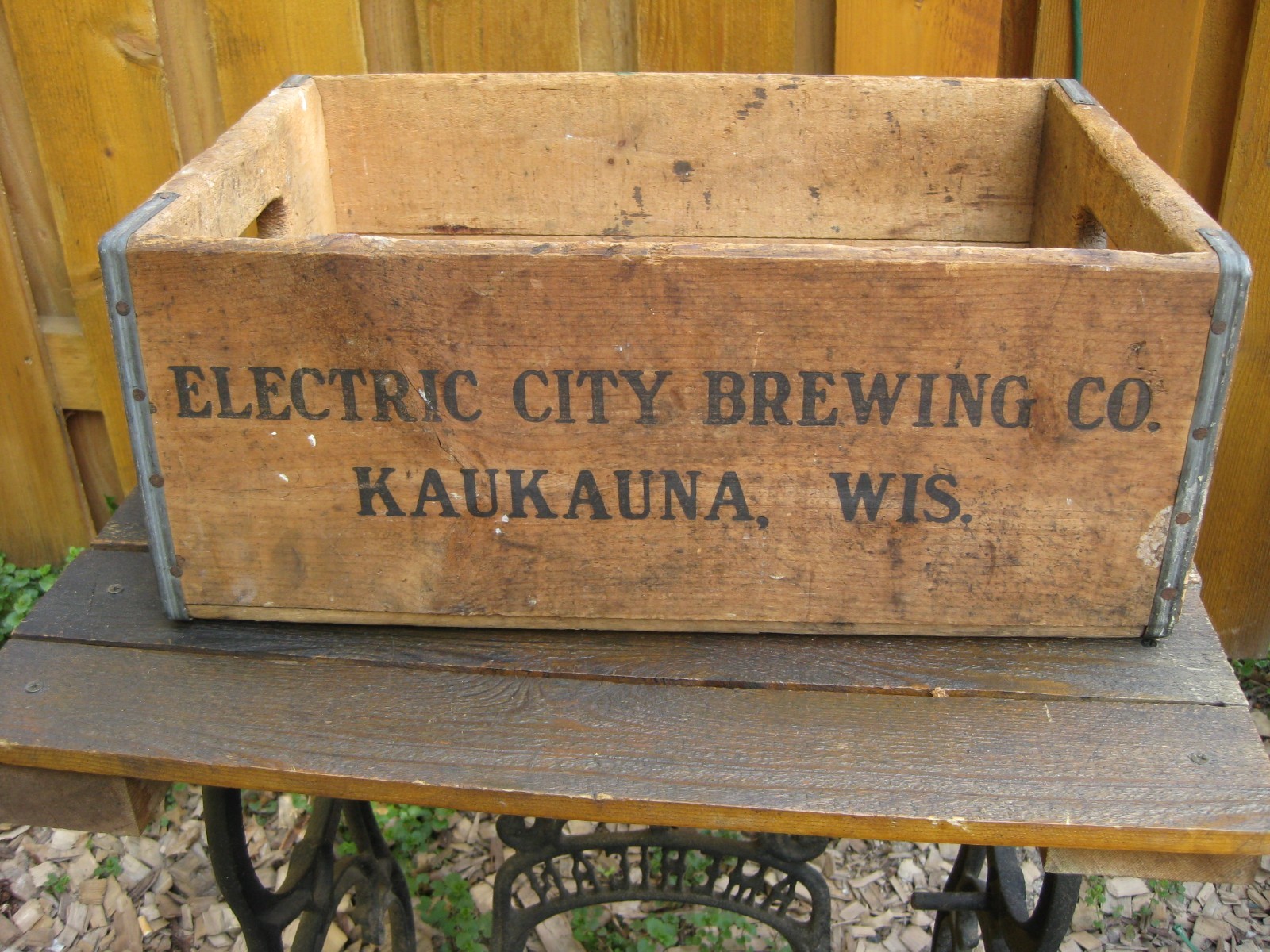 Nice Vintage Electric City Brewing Co. wooden beer crate from Kaukauna, Wis.