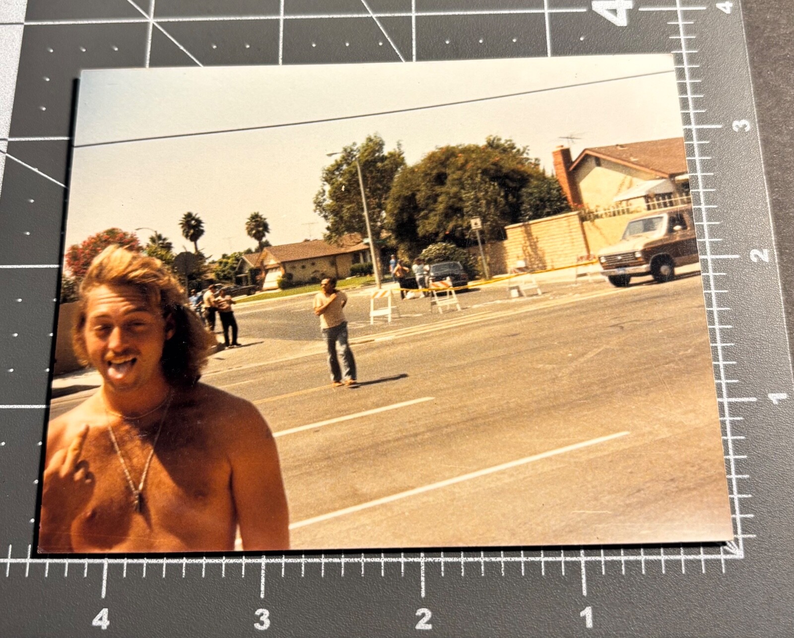 1980s Shirtless Man MIDDLE FINGER The Bird Vintage Gay Int Snapshot PHOTO 1980s Shirtless Man MIDDLE FINGER The Bird Vintage Gay Int Snapshot PHOTO