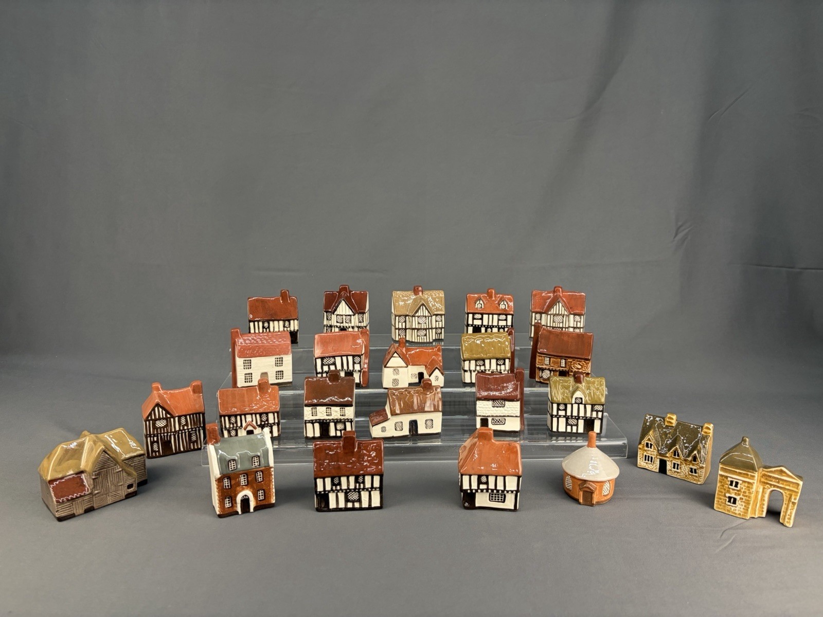 Lot of 23 Vintage Mudlen End Studio Cottages Ceramics 2-3 Lot of 23 Vintage Mudlen End Studio Cottages Ceramics 2-3