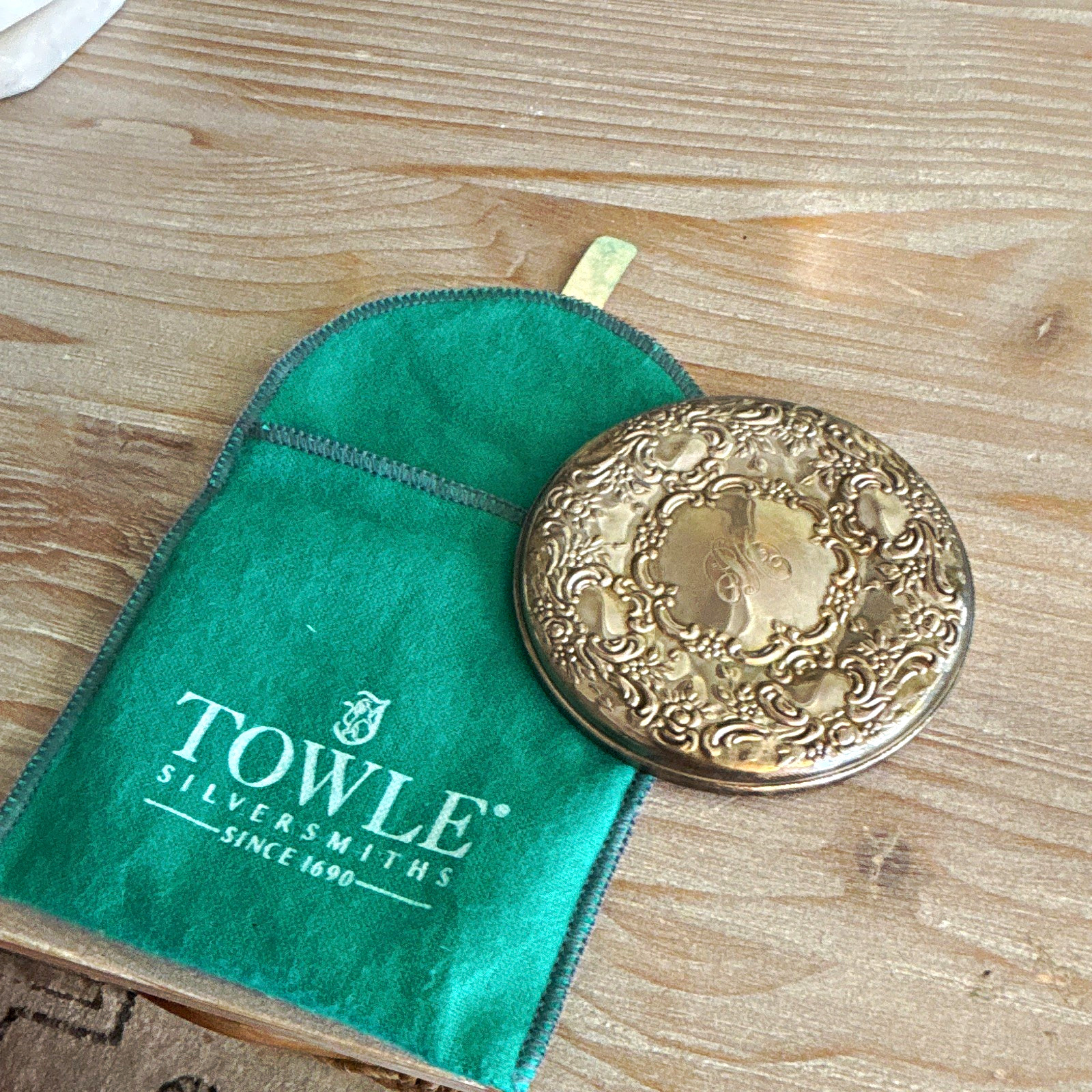 Towle Silversmiths Round Sterling Silver Compact Mirror w/ Pouch new w/ sticker