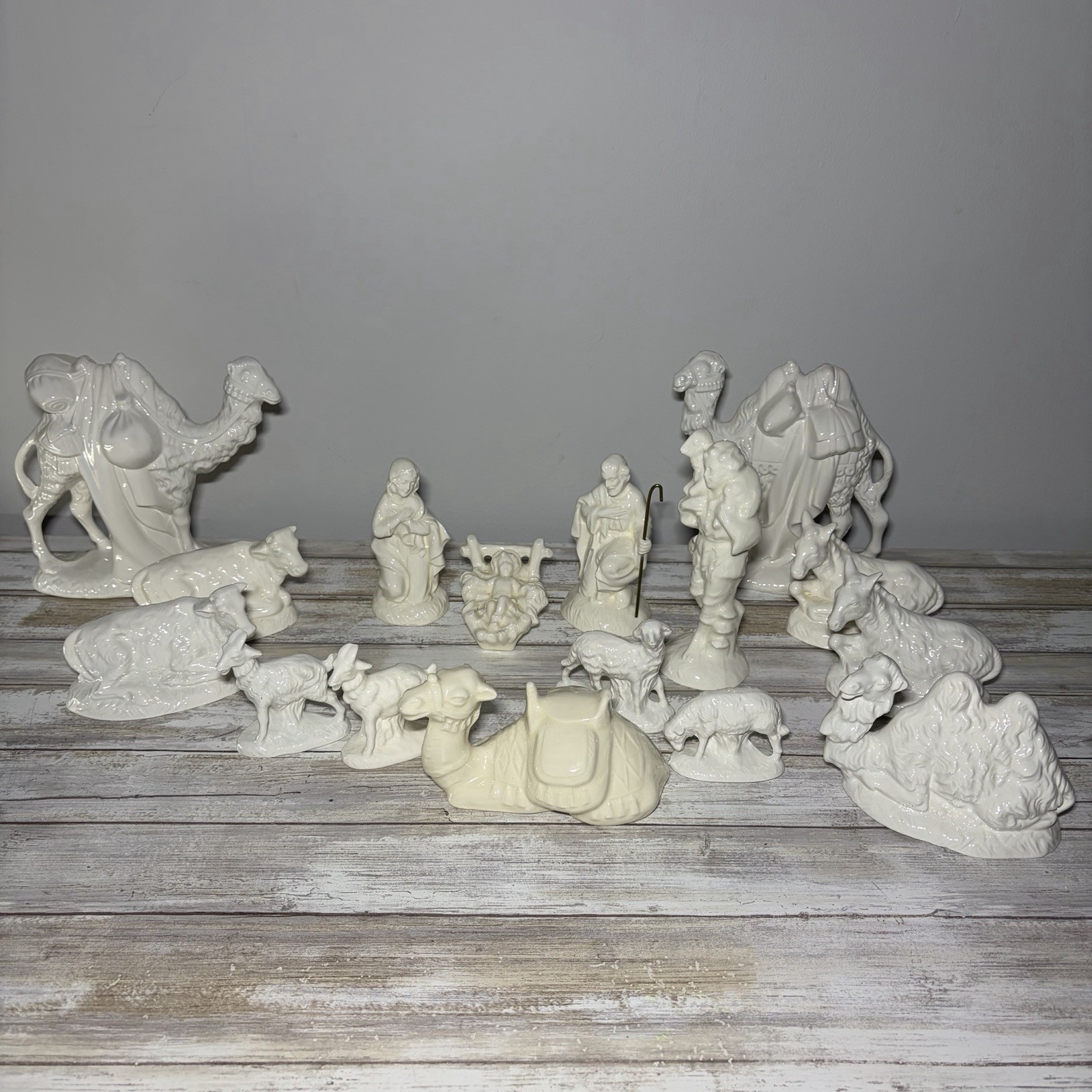Vintage 16 Piece Atlantic Mold NATIVITY SET ~ White Glazed Ceramic 7\ Vintage 16 Piece Atlantic Mold NATIVITY SET ~ White Glazed Ceramic 7\