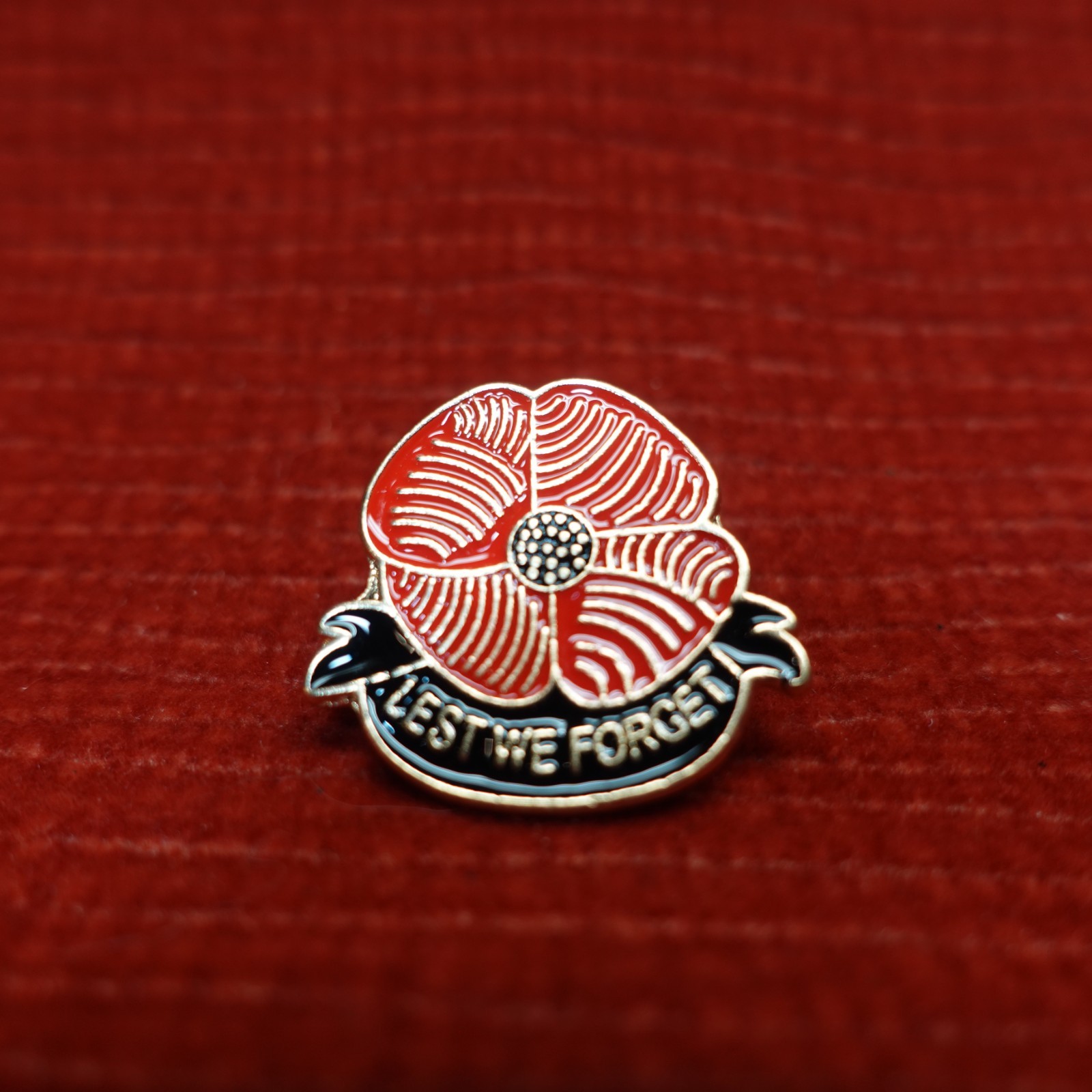 Peace Poppy Lest We Forget Flower Metal & Red Enamel Lapel Pin Pinback Veterans