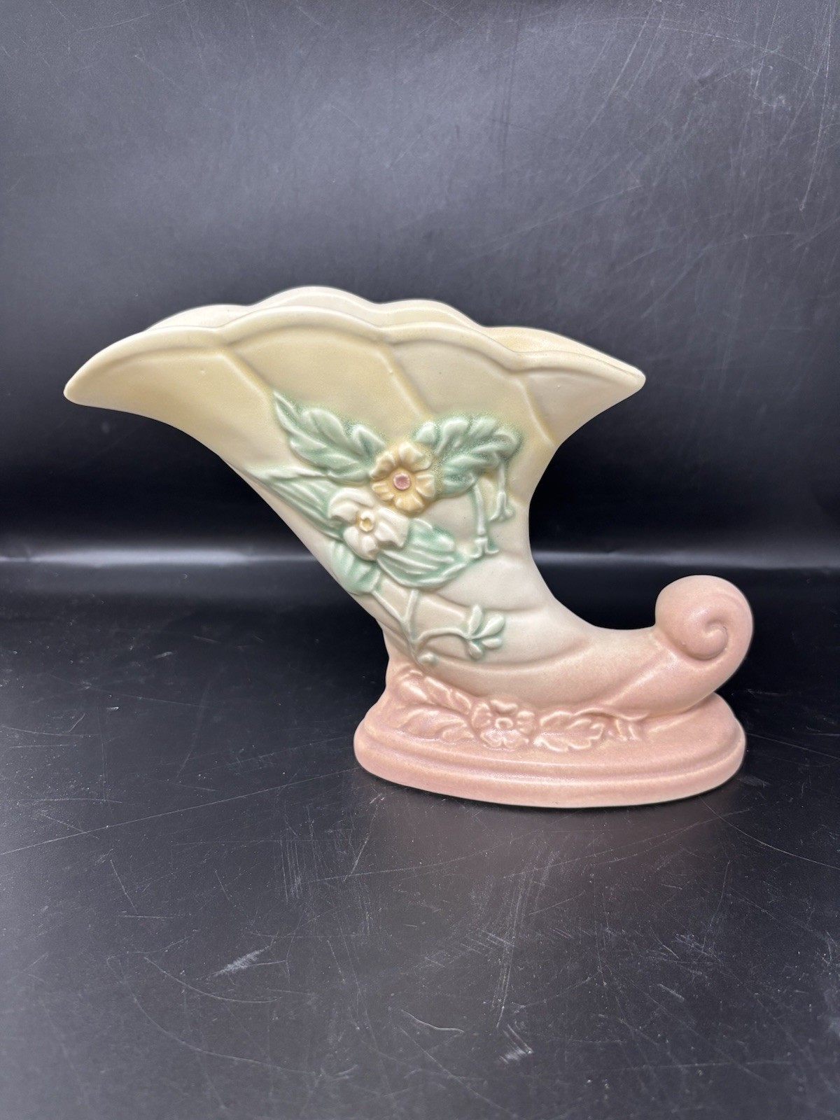Hull Wildflower cornucopia, 6.5 inches tall; EXCELLENT condition