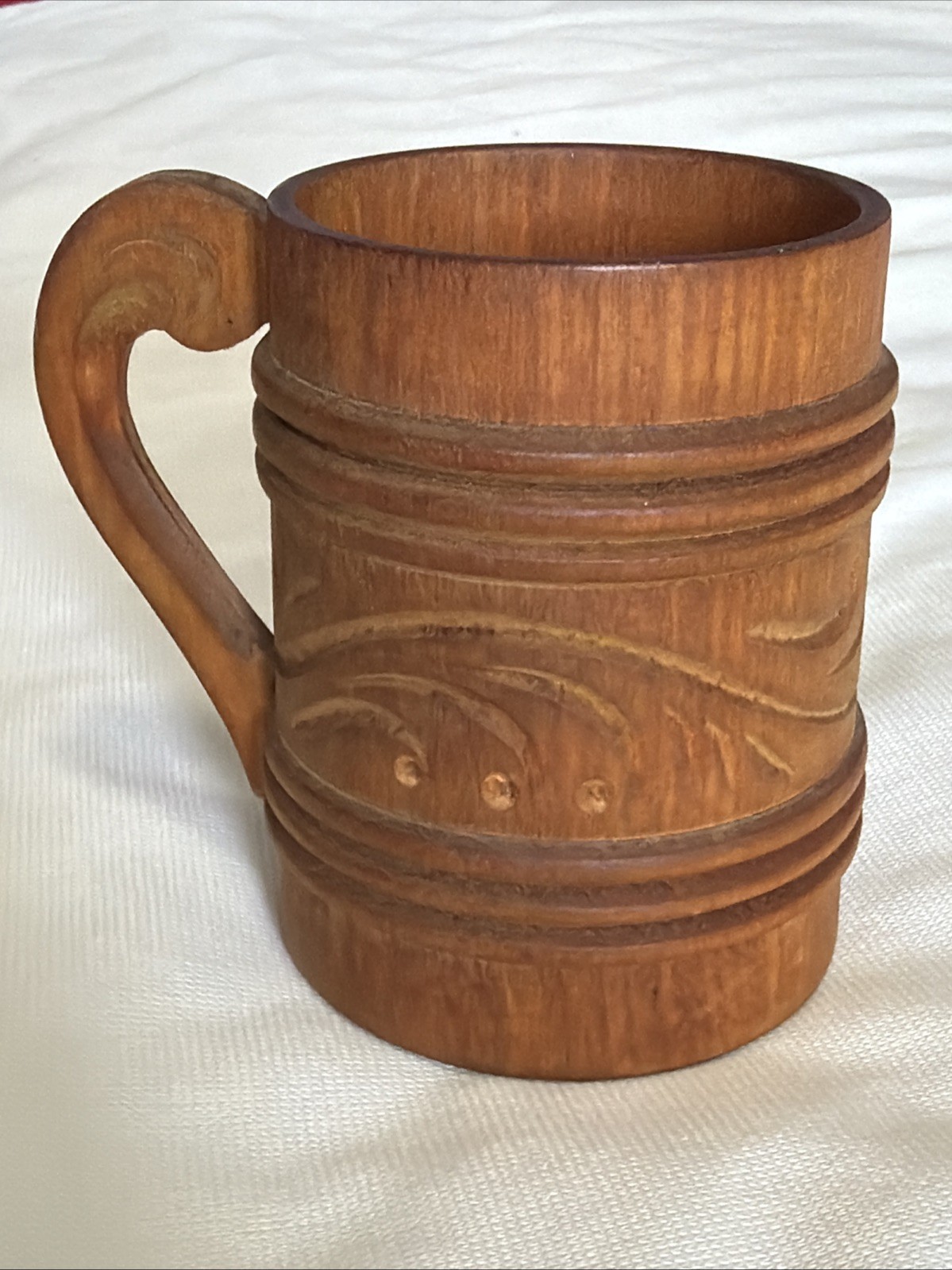 NORWEGIAN FOLK ART SMALL CARVED WOODEN MUG. NORWAY. NORWEGIAN FOLK ART SMALL CARVED WOODEN MUG. NORWAY.