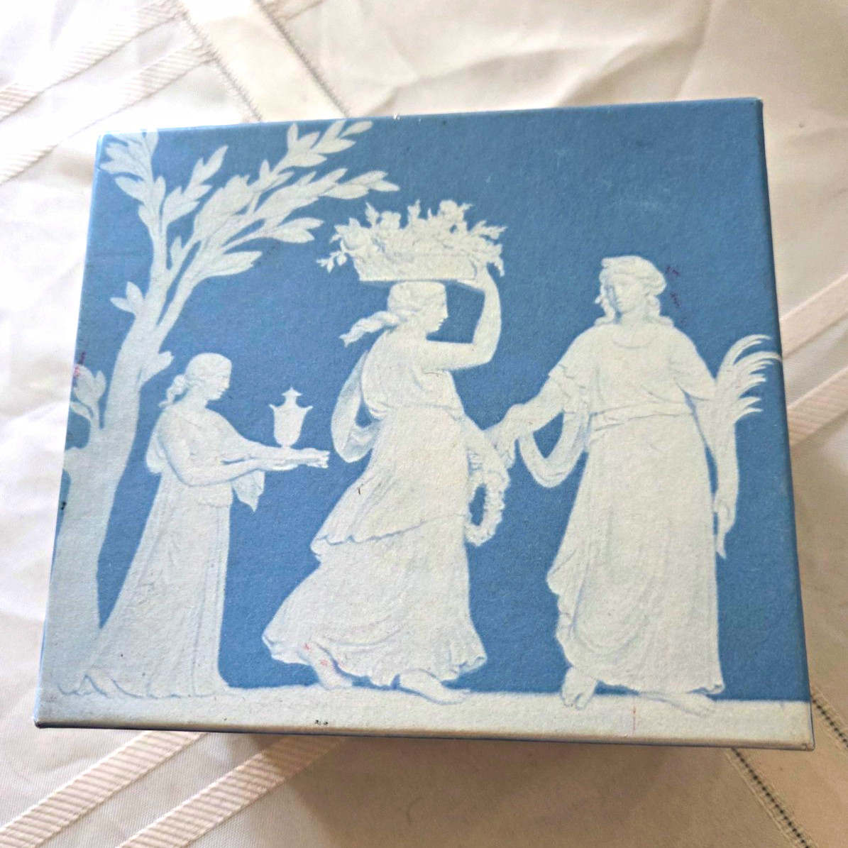 Vtg Wedgwood Venice Fine Bone China Ring Trinket Box Velvet Insert & Packaging