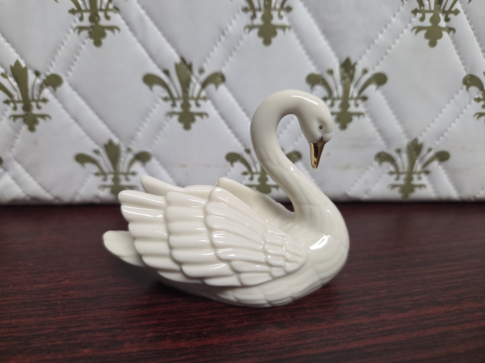 Vintage LENOX Swan Figurine 24K Gold Accents Place Card Holder/Cake Topper