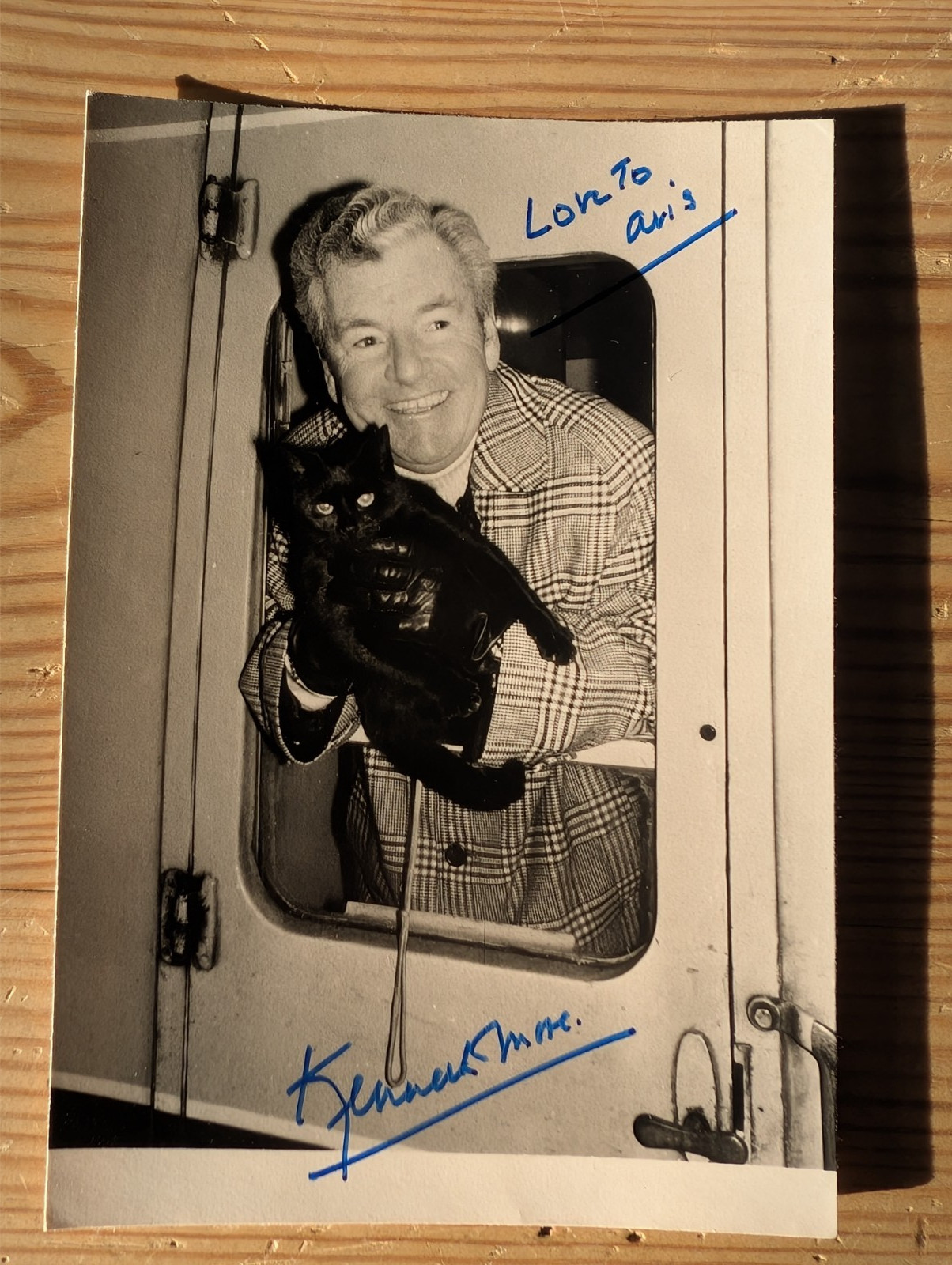 Genuine dedicated, hand signed 6x4 photograph of Kenneth More Genuine dedicated, hand signed 6x4 photograph of Kenneth More