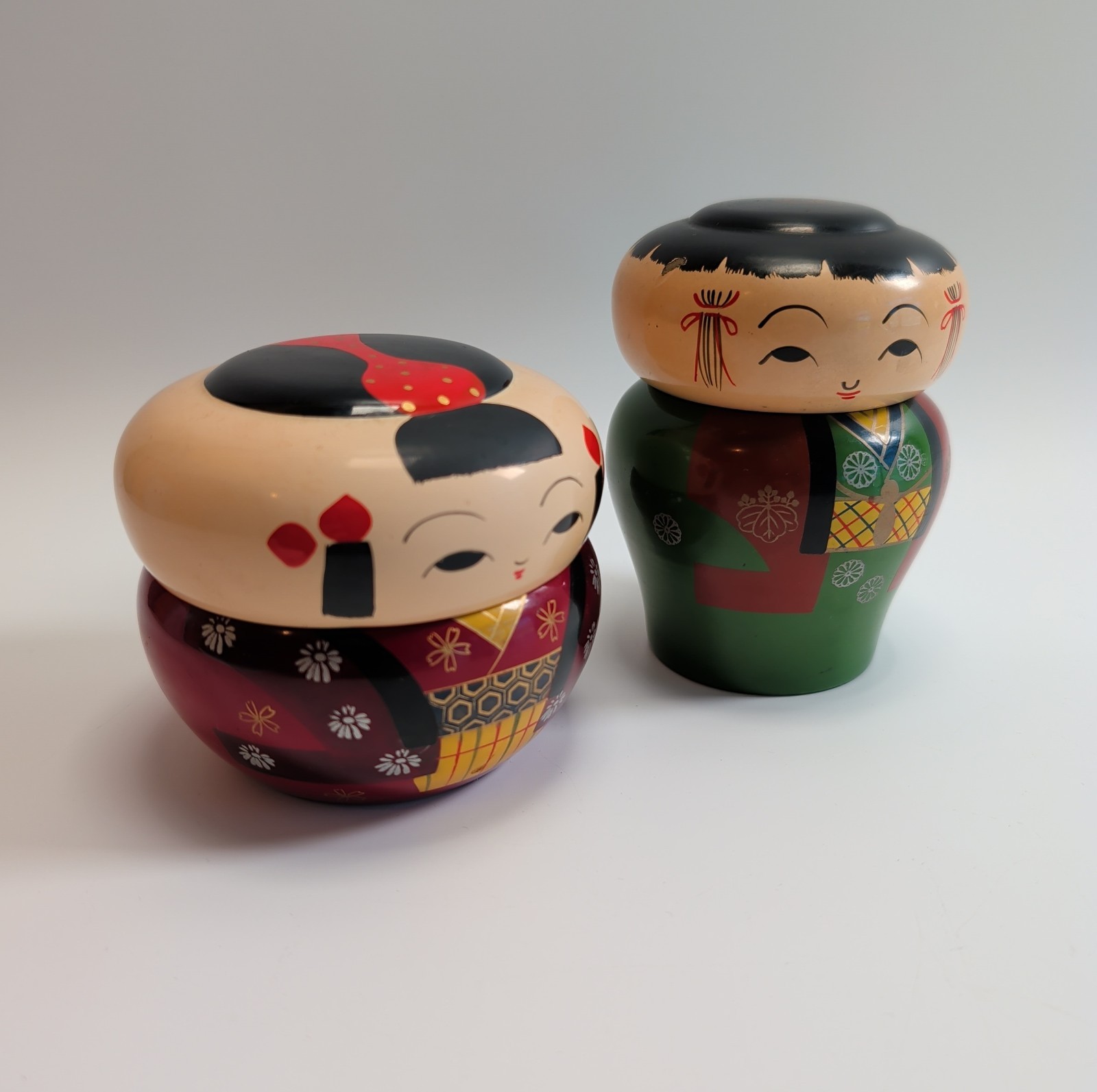 VTG  Japanese Kokeshi Wooden Lacquer Trinket Boxes Set  2 Removable Heads 3\