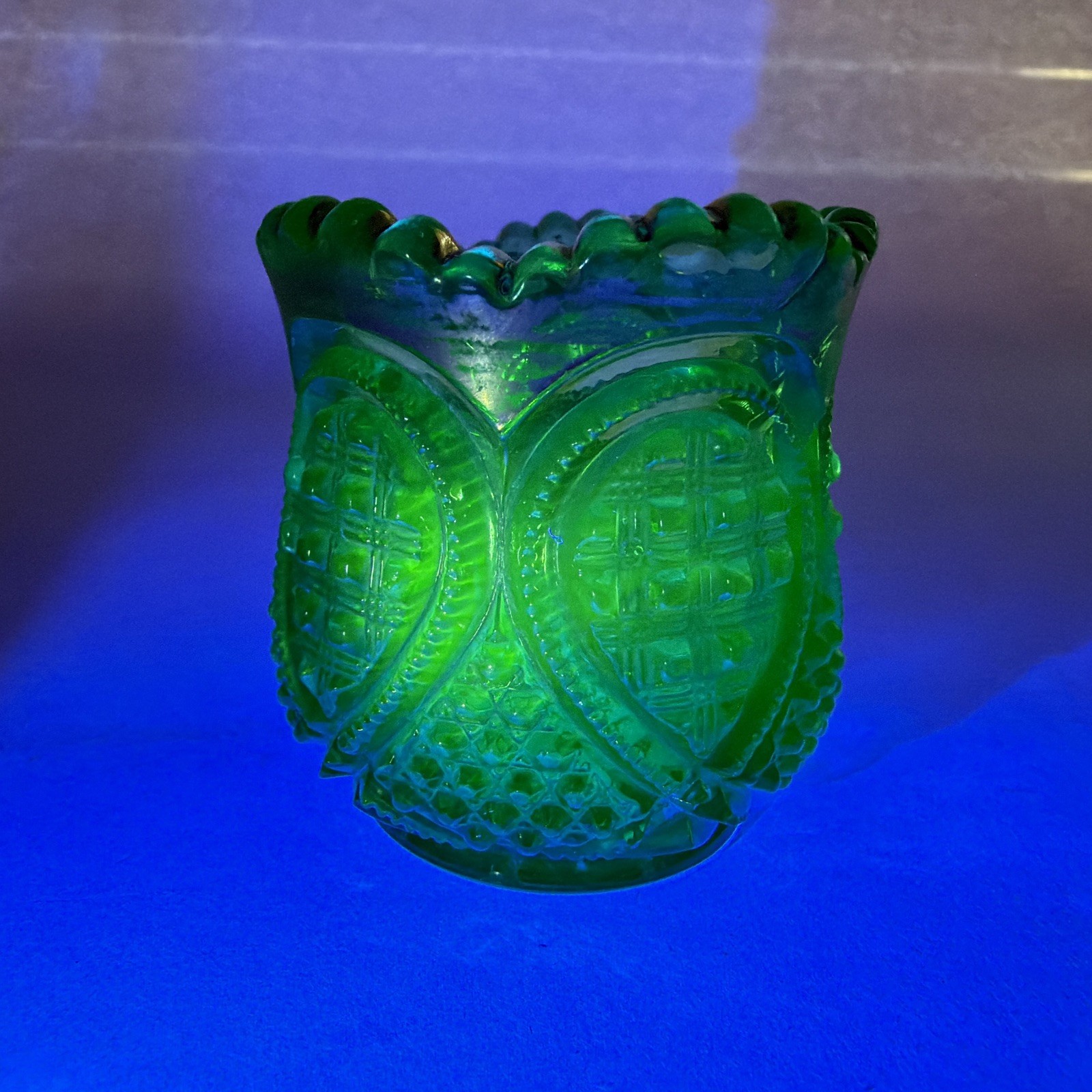 EAPG Heisey Glass Emerald Green Fancy Loop Toothpick Holder -Glows