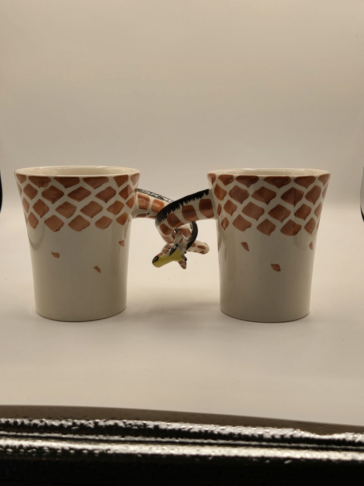 Adorable Set Of 2 Pier 1 Giraffe Mugs, Long Neck As Handle