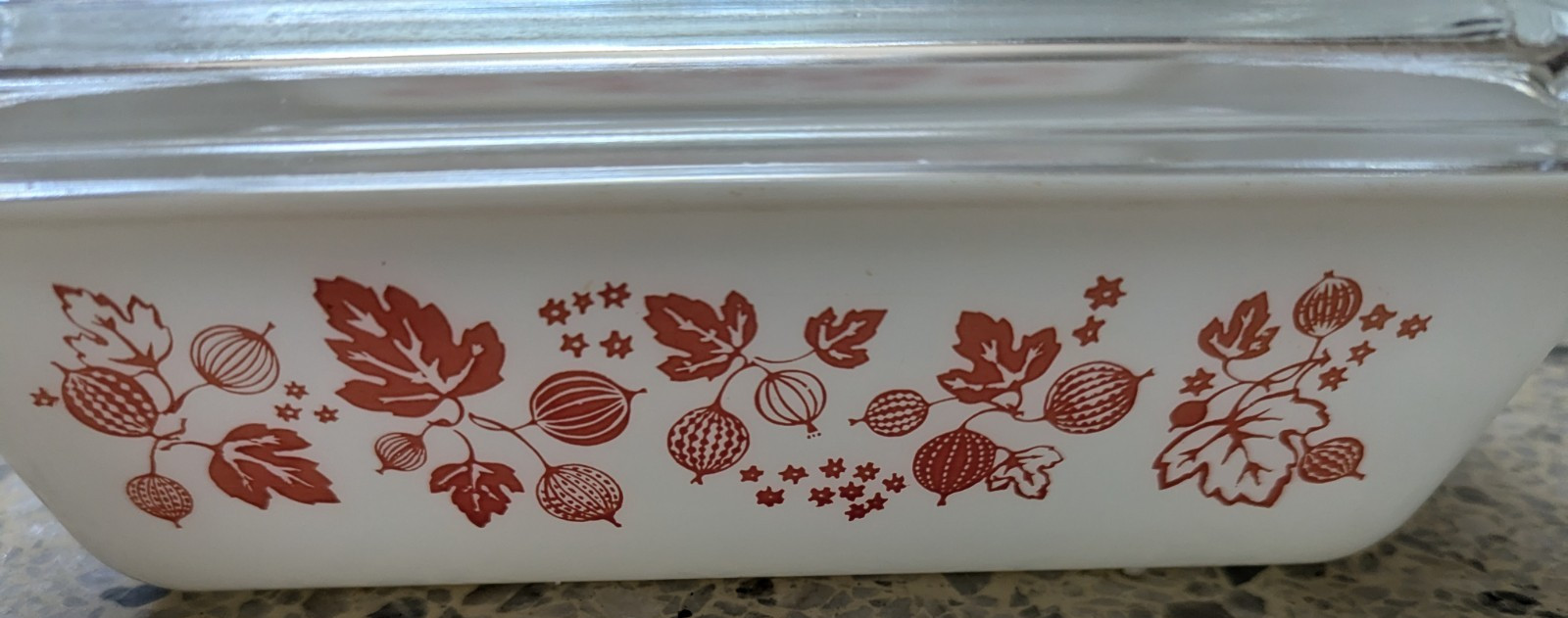 VINTAGE Milk Glass Pyrex Gooseberry Refrigerator Dish 1 1/2 Qt w/503-C GLASS LID