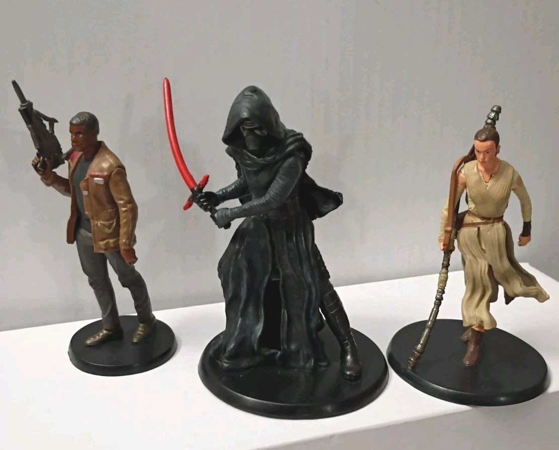 STAR WARS Episode VII The Force Awakens 3pc Deluxe Figurine Set Preloved collect STAR WARS Episode VII The Force Awakens 3pc Deluxe Figurine Set Preloved collect