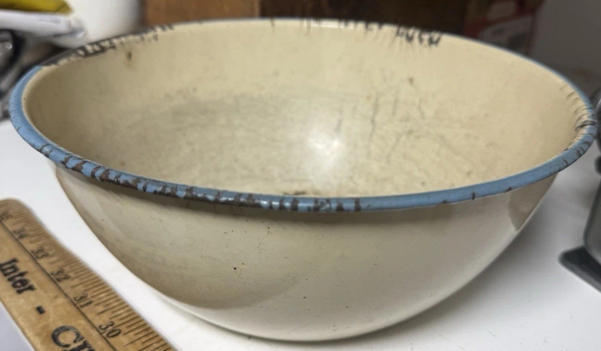 VTG Enamelware Bowl Cream White Blue Rim 10” Primitive Farmhouse Rustic