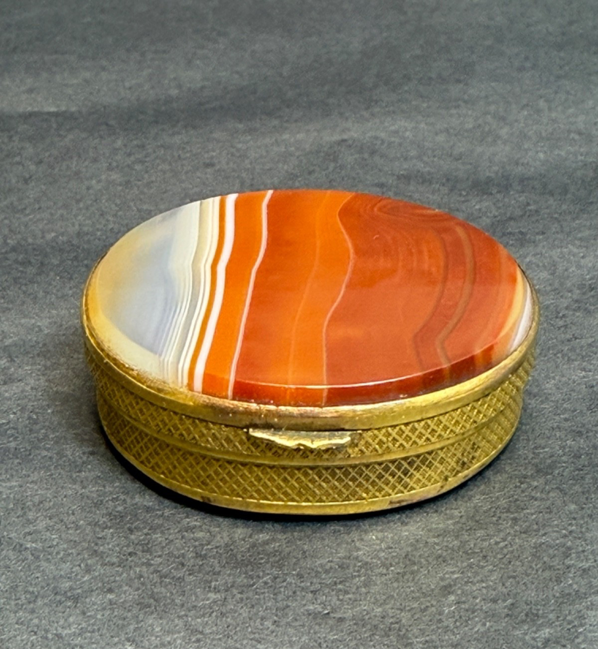 19c. Victorian Banded Carnelian Agate Oval Pill Snuff Box Miniature Gild Brass