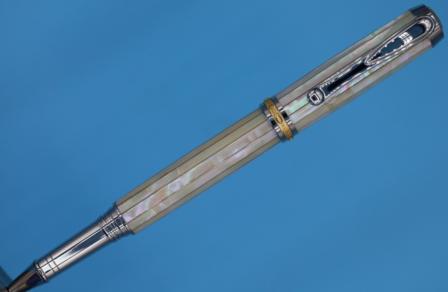 Artisan Jr. Statesman II Rollerball Pen in Palladium & 22kt Gold + Awabi Shell Artisan Jr. Statesman II Rollerball Pen in Palladium & 22kt Gold + Awabi Shell