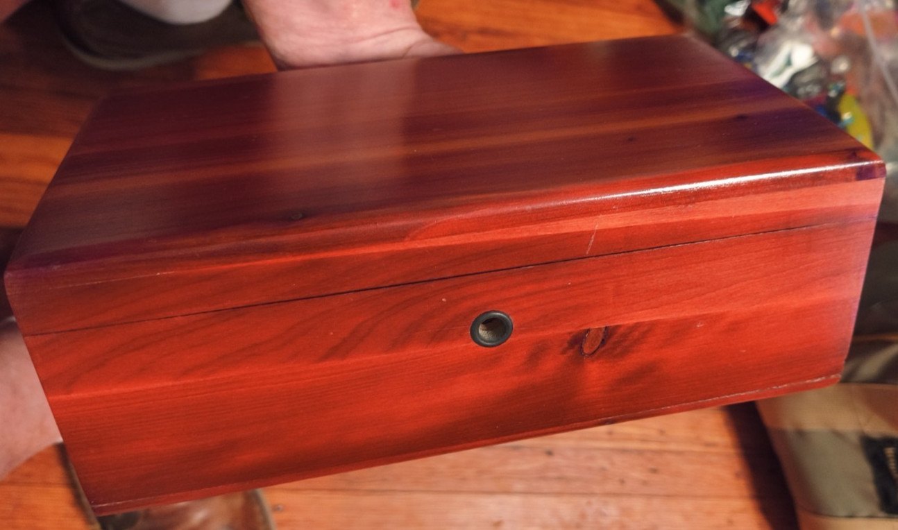 VINTAGE CEDAR TRINKET BOX 9